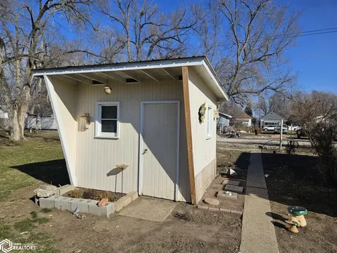 322 S Davis Street Ottumwa IA 52501