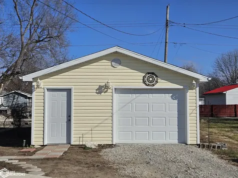 322 S Davis Street Ottumwa IA 52501