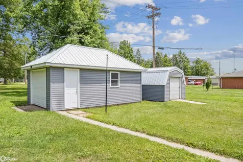 407 E Clark Street Montezuma IA 50171