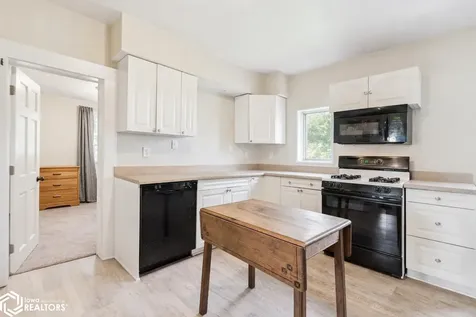 407 E Clark Street Montezuma IA 50171