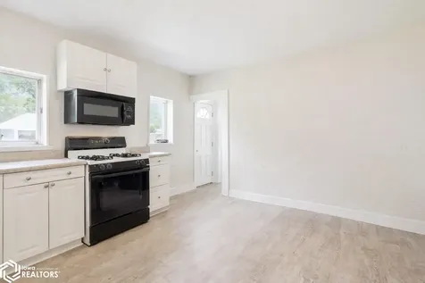 407 E Clark Street Montezuma IA 50171