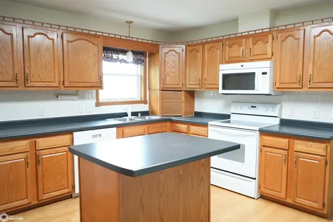 3522 Lori Sue Lane Toddville IA 52341