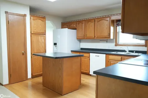 3522 Lori Sue Lane Toddville IA 52341