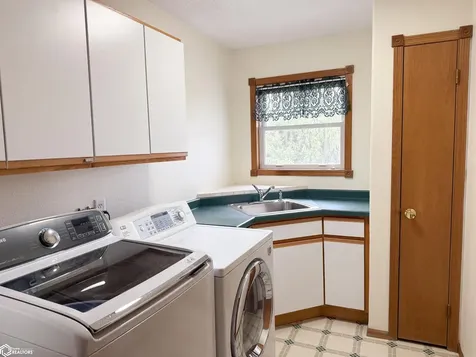 3522 Lori Sue Lane Toddville IA 52341