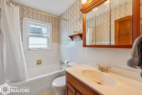 256 S Moore Street Ottumwa IA 52501