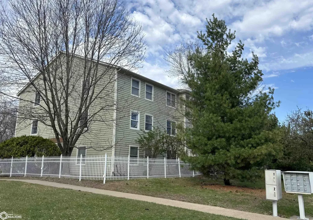 1100 University Manor Drive Fairfield IA 52556