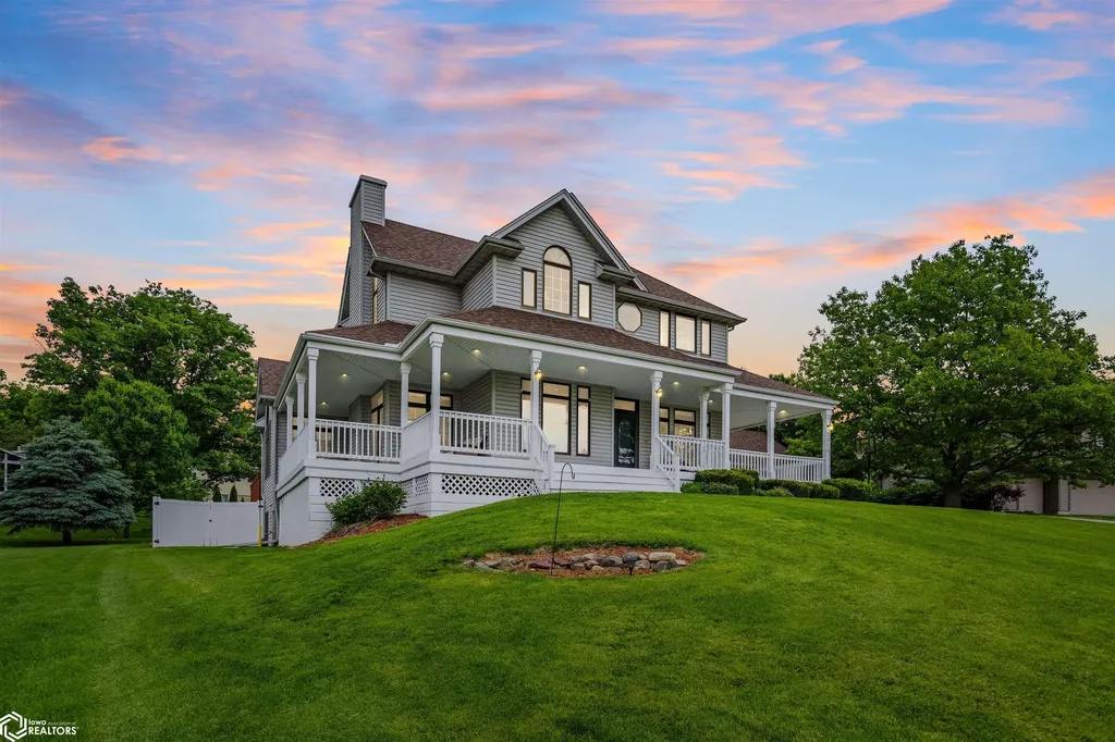 2310 Knollway Drive Marshalltown IA 50158