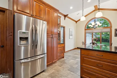 2310 Knollway Drive Marshalltown IA 50158