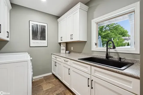 2310 Knollway Drive Marshalltown IA 50158