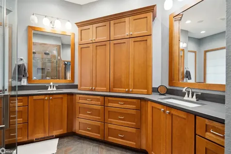2310 Knollway Drive Marshalltown IA 50158