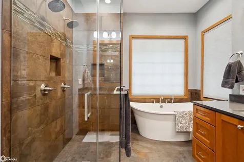 2310 Knollway Drive Marshalltown IA 50158