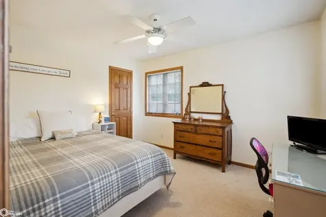 2310 Knollway Drive Marshalltown IA 50158