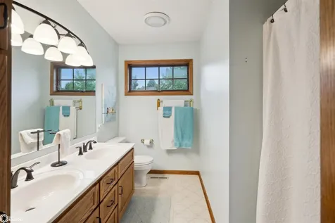 2310 Knollway Drive Marshalltown IA 50158