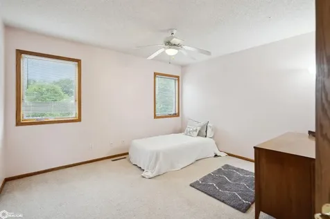 2310 Knollway Drive Marshalltown IA 50158