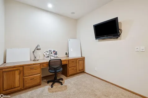2310 Knollway Drive Marshalltown IA 50158