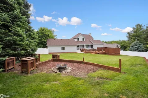 2310 Knollway Drive Marshalltown IA 50158