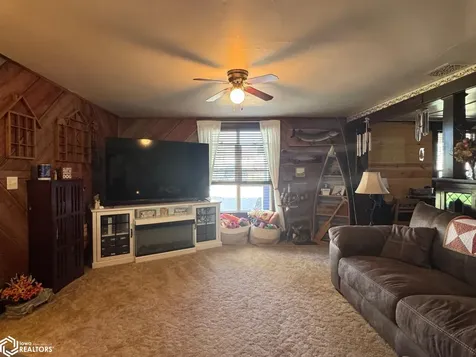 207 W Madison Street Toledo IA 52342