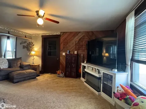 207 W Madison Street Toledo IA 52342