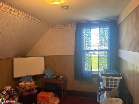 207 W Madison Street Toledo IA 52342