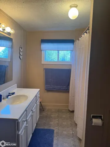 207 W Madison Street Toledo IA 52342