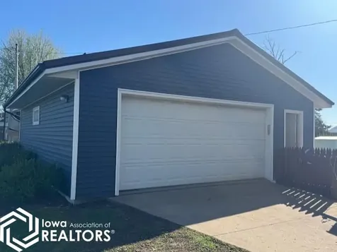 207 W Madison Street Toledo IA 52342