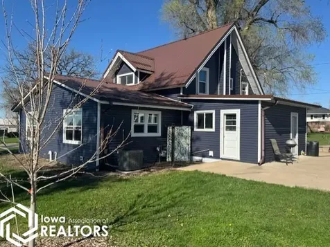 207 W Madison Street Toledo IA 52342