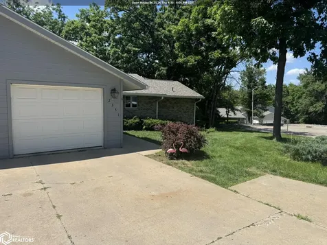 2351 Timberlane Heights Ottumwa IA 52501