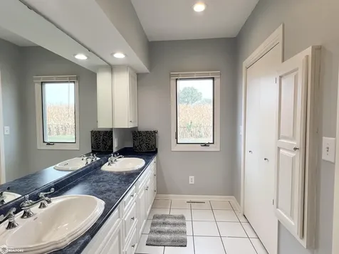 1202 S 20th Avenue W Newton IA 50208