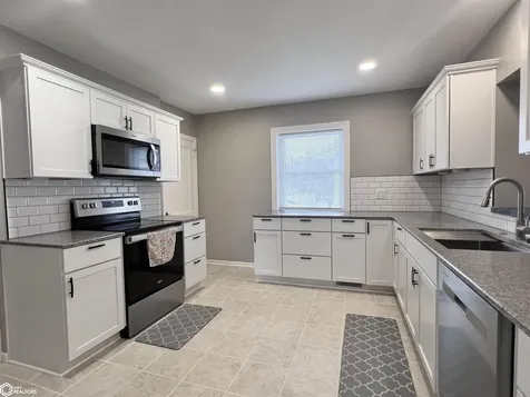 1202 S 20th Avenue W Newton IA 50208