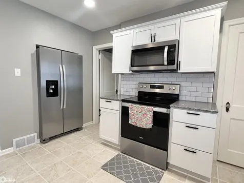 1202 S 20th Avenue W Newton IA 50208