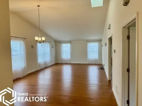 2142 Garnet Lane Fairfield IA 52556