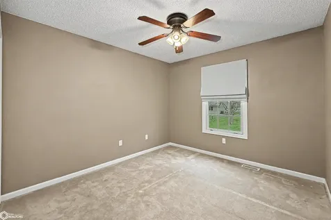 2009 Briardale Drive Iowa Falls IA 50126