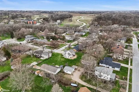 2009 Briardale Drive Iowa Falls IA 50126