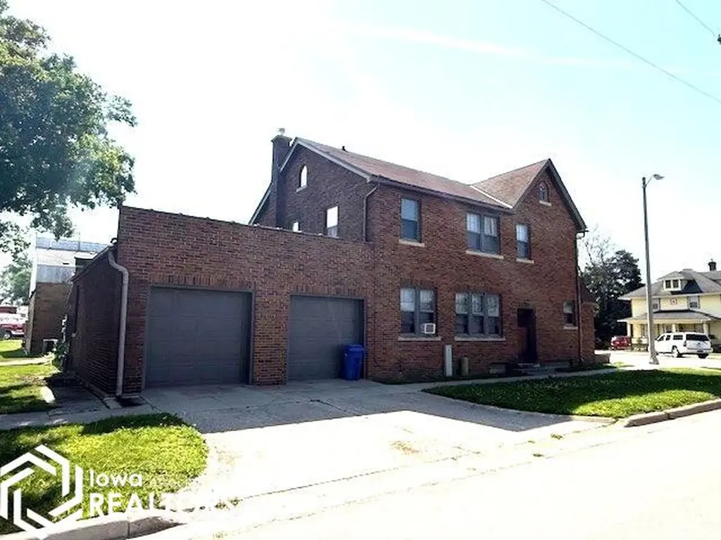 220 W State Street Algona IA 50511