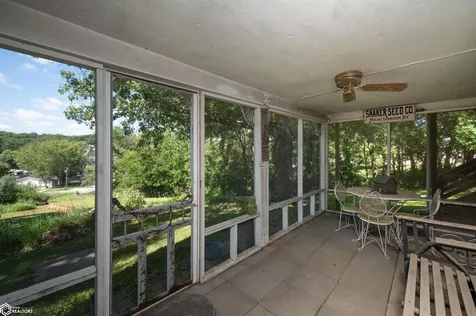 1332 Holiday Lane Brooklyn IA 52211