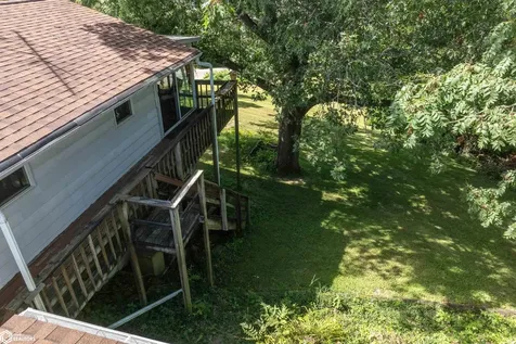 1332 Holiday Lane Brooklyn IA 52211