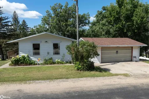 1332 Holiday Lane Brooklyn IA 52211