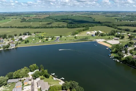 1332 Holiday Lane Brooklyn IA 52211