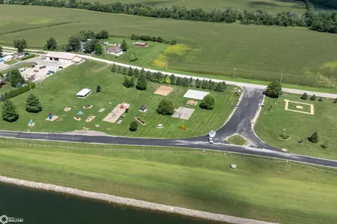 1332 Holiday Lane Brooklyn IA 52211
