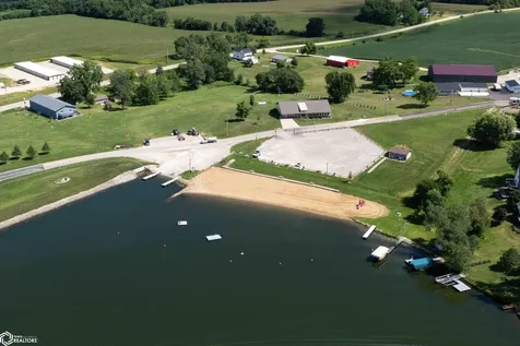1332 Holiday Lane Brooklyn IA 52211