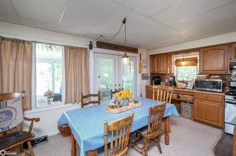 1332 Holiday Lane Brooklyn IA 52211