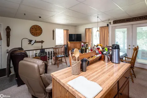 1332 Holiday Lane Brooklyn IA 52211