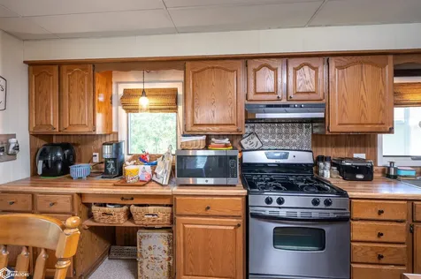 1332 Holiday Lane Brooklyn IA 52211