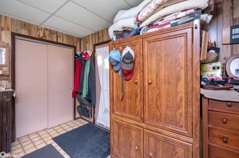 1332 Holiday Lane Brooklyn IA 52211