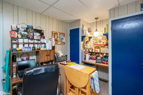 1332 Holiday Lane Brooklyn IA 52211