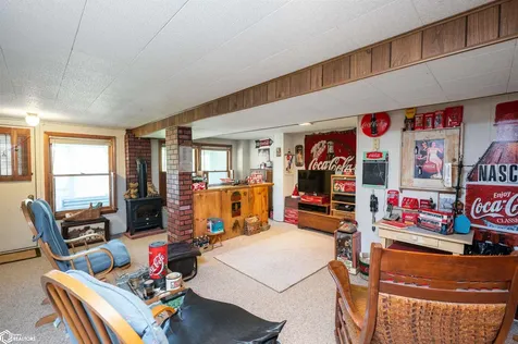 1332 Holiday Lane Brooklyn IA 52211