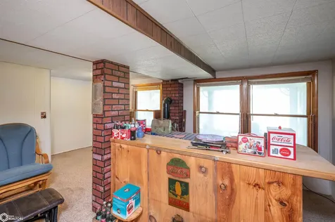 1332 Holiday Lane Brooklyn IA 52211