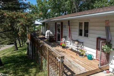 1332 Holiday Lane Brooklyn IA 52211