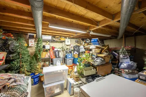 1332 Holiday Lane Brooklyn IA 52211