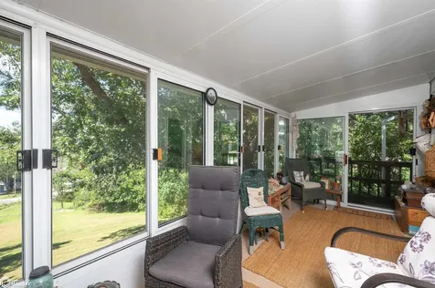 1332 Holiday Lane Brooklyn IA 52211